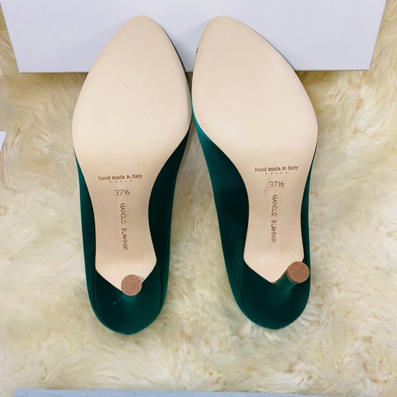 New with box authentic Manolo Blahnik hangisi heels - Picture 3 of 16